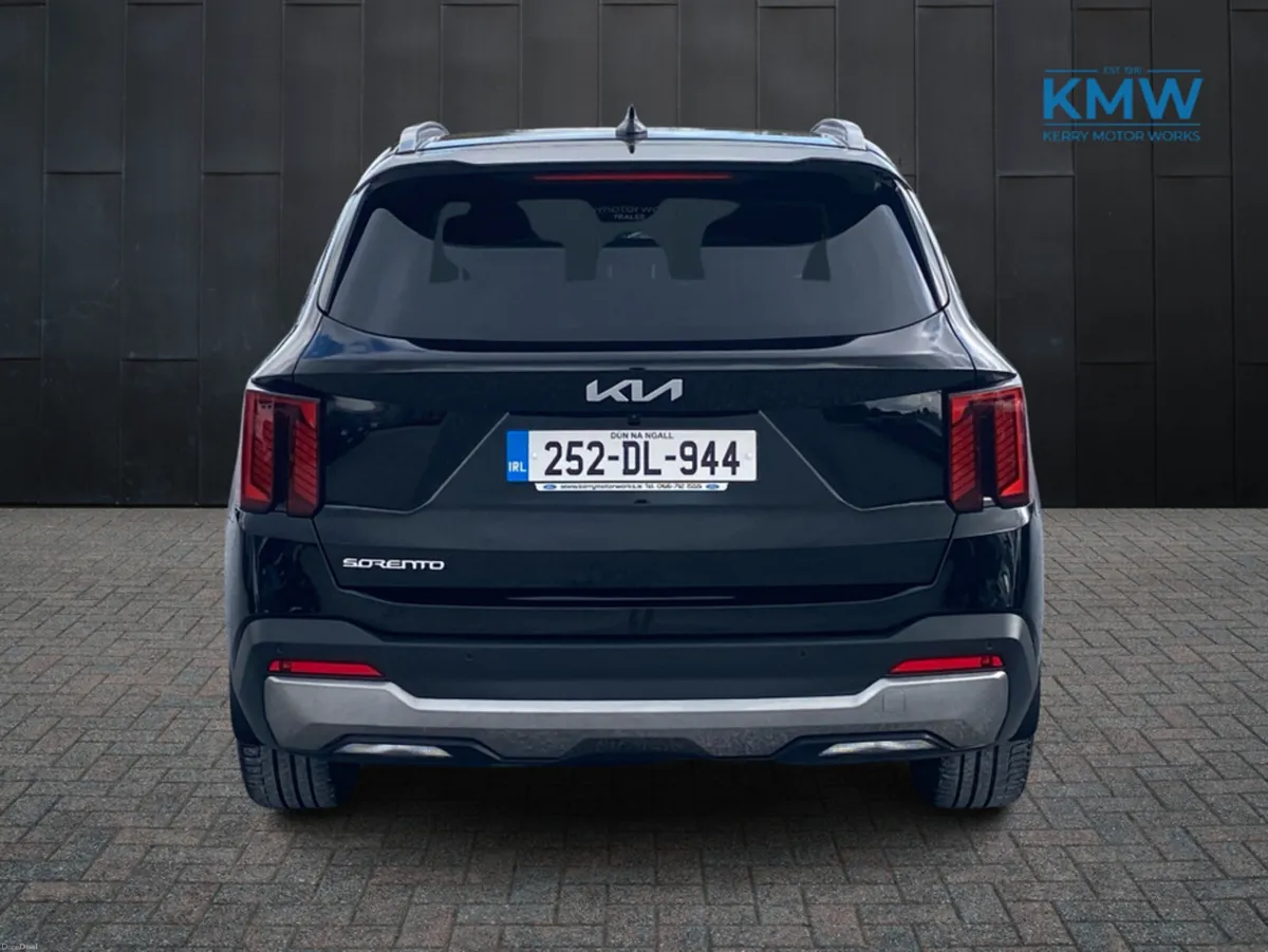 Kia Sorento 2.2 CRDi PE..New Model..Pan Roof - Image 4