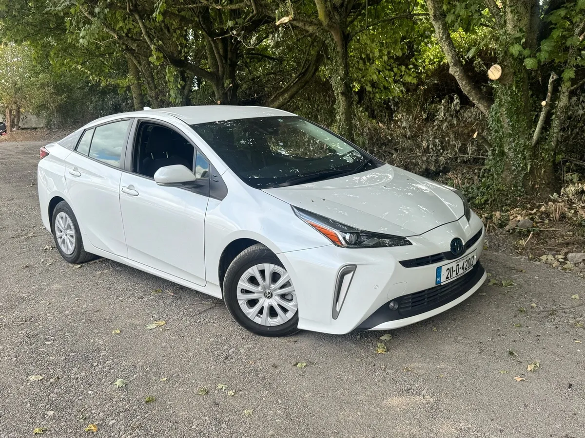 LUXURY TRIM TOYOTA PRIUS HYBRID HI SPEC 84KM ONLY - Image 2