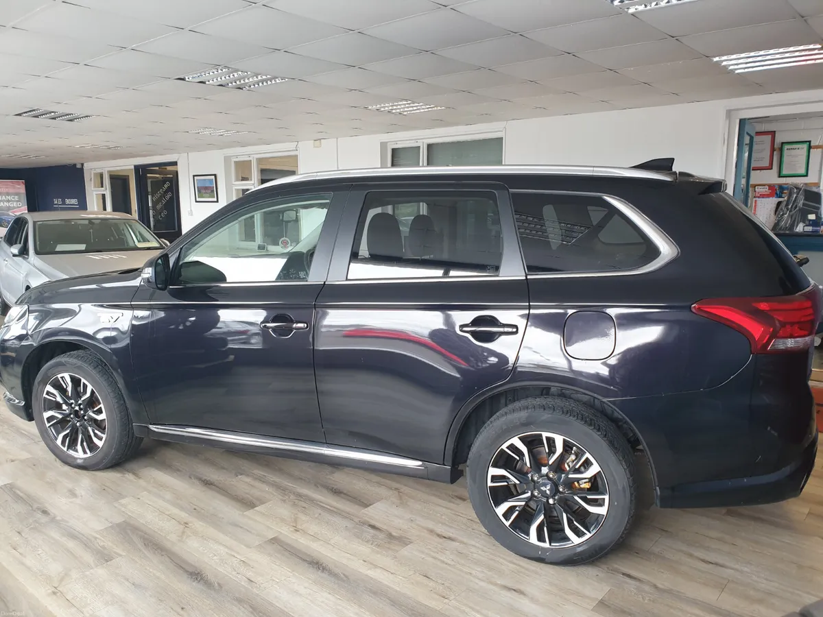 Mitsubishi Outlander 2.0 PHEV INSTYLE - Image 6