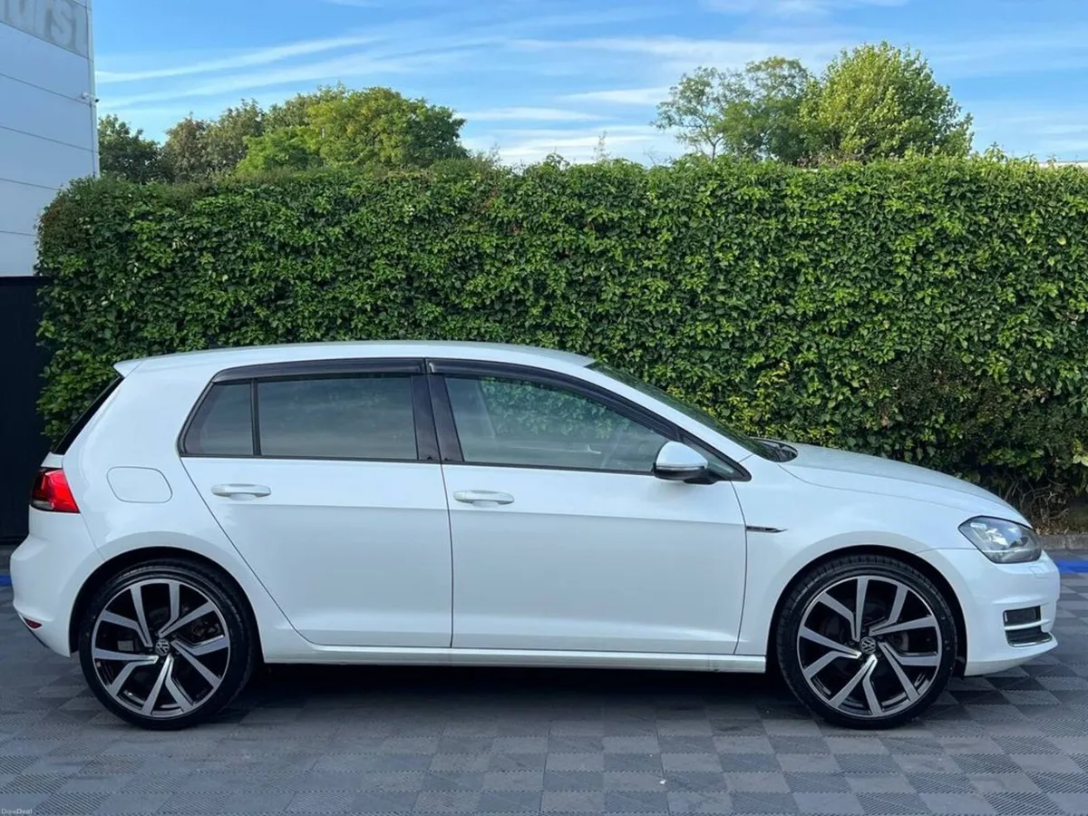 Volkswagen Golf LOUNGE R-LINE PACK 1.2 TSI AUTO // - Image 2