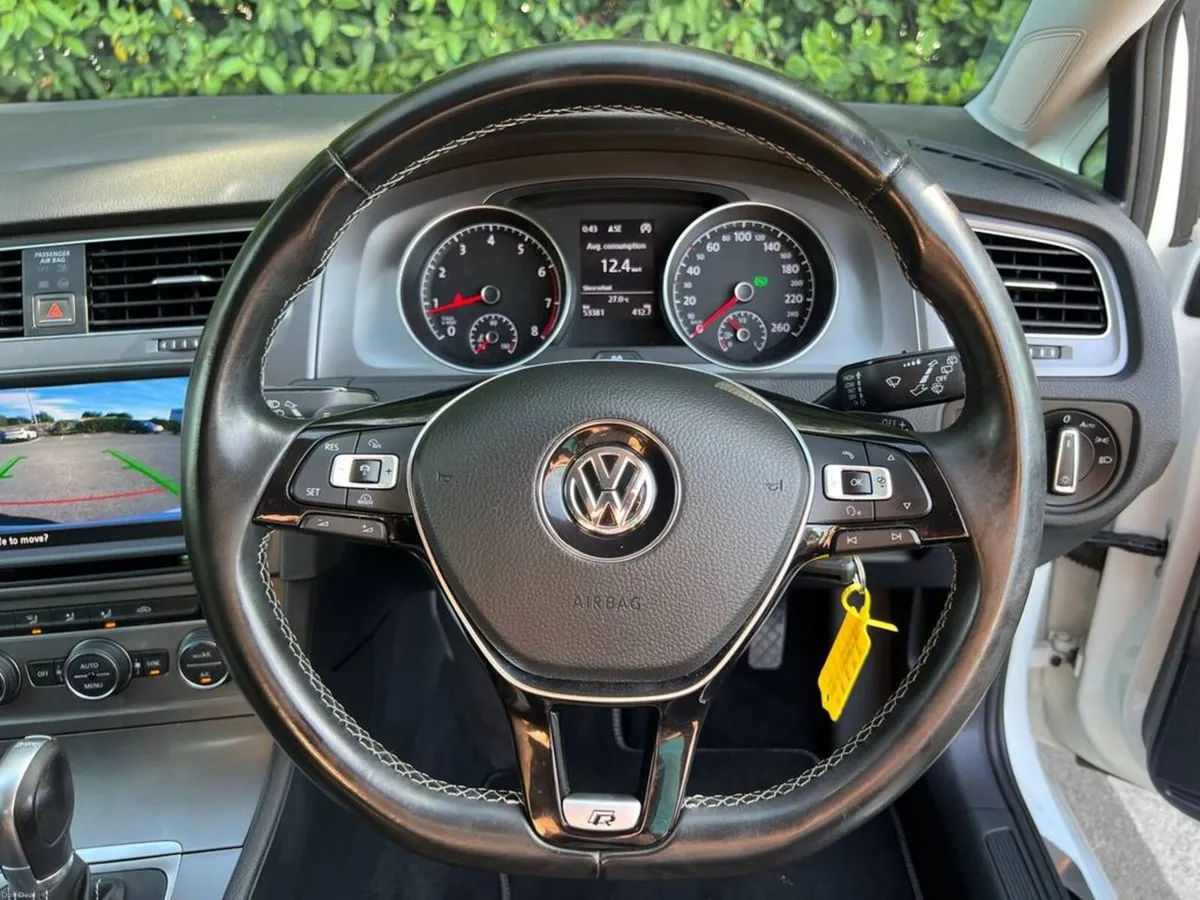 Volkswagen Golf LOUNGE R-LINE PACK 1.2 TSI AUTO // - Image 4