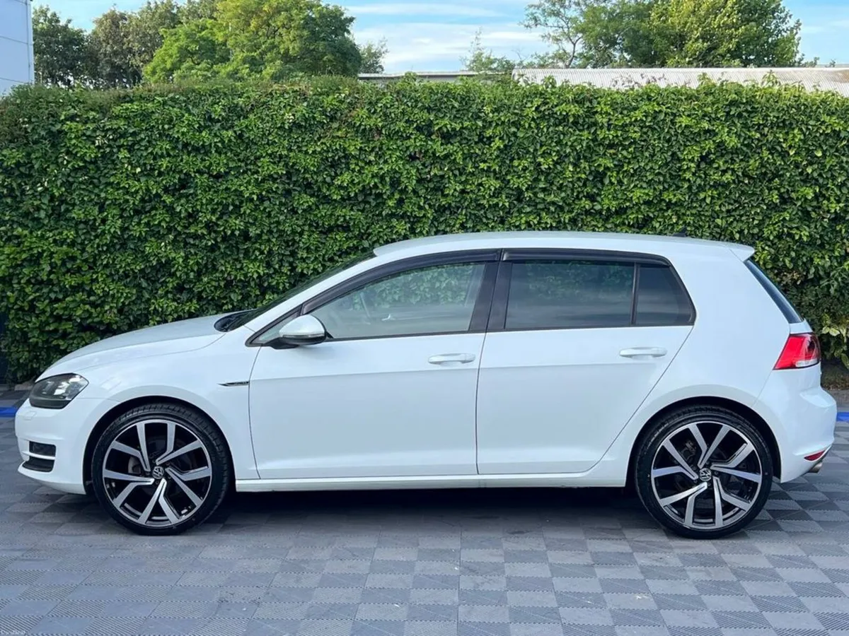 Volkswagen Golf LOUNGE R-LINE PACK 1.2 TSI AUTO // - Image 3