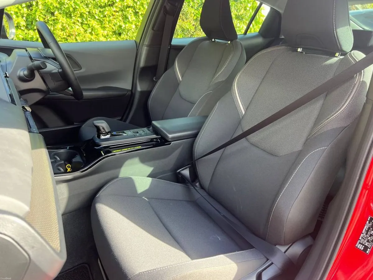 Toyota Prius 1.8 HYBRID AUTO ** TINY MILEAGE ** // - Image 6