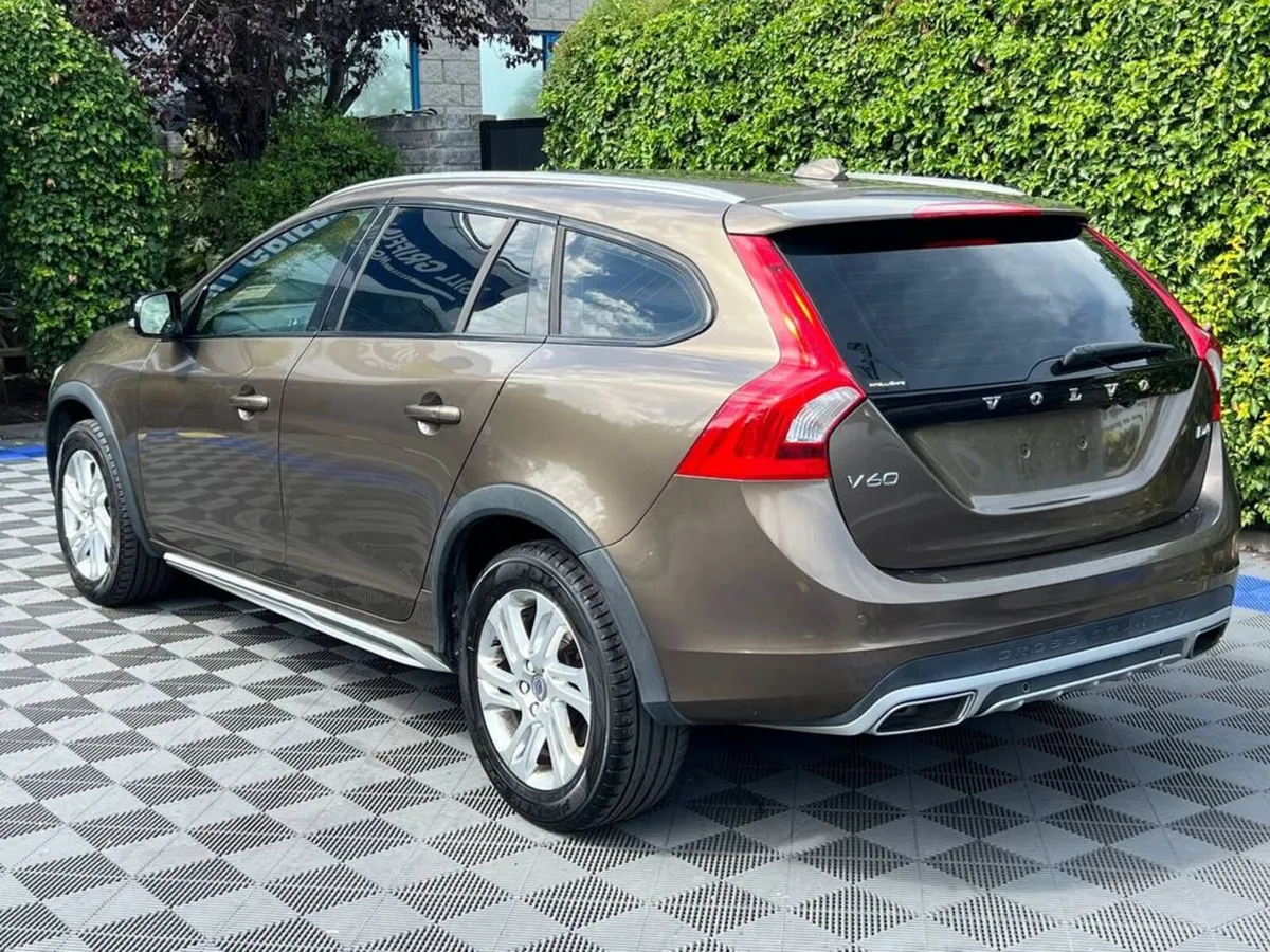 Volvo V60 CROSS COUNTRY D4 CLASSIC 2.0 D AUTO // S - Image 5