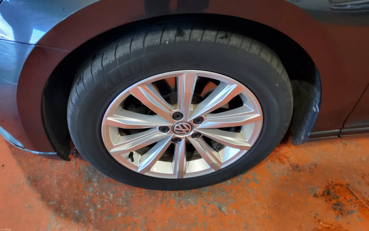 Volkswagen Passat 2018 - Image 5