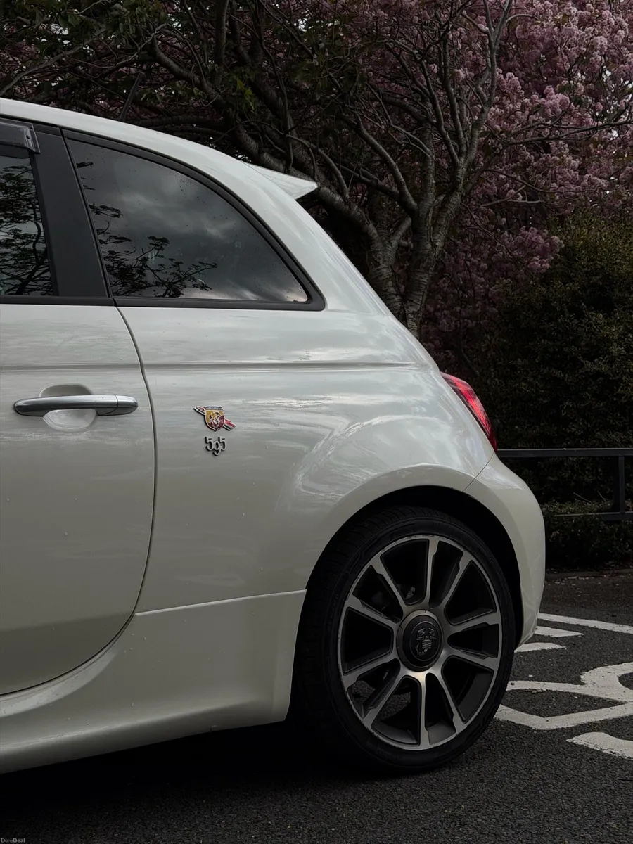 Abarth 595 Turismo 2018 1.4 T-Jet - Image 2