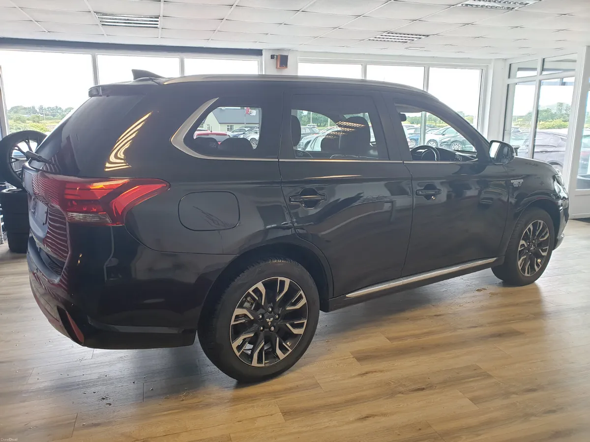 Mitsubishi Outlander 2.0 PHEV INSTYLE - Image 3