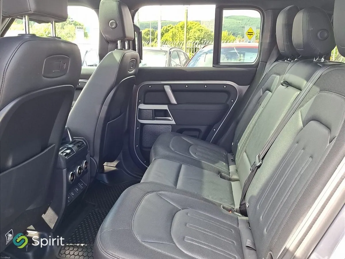 Land Rover Defender X-Dynamic Se Phev - Image 5