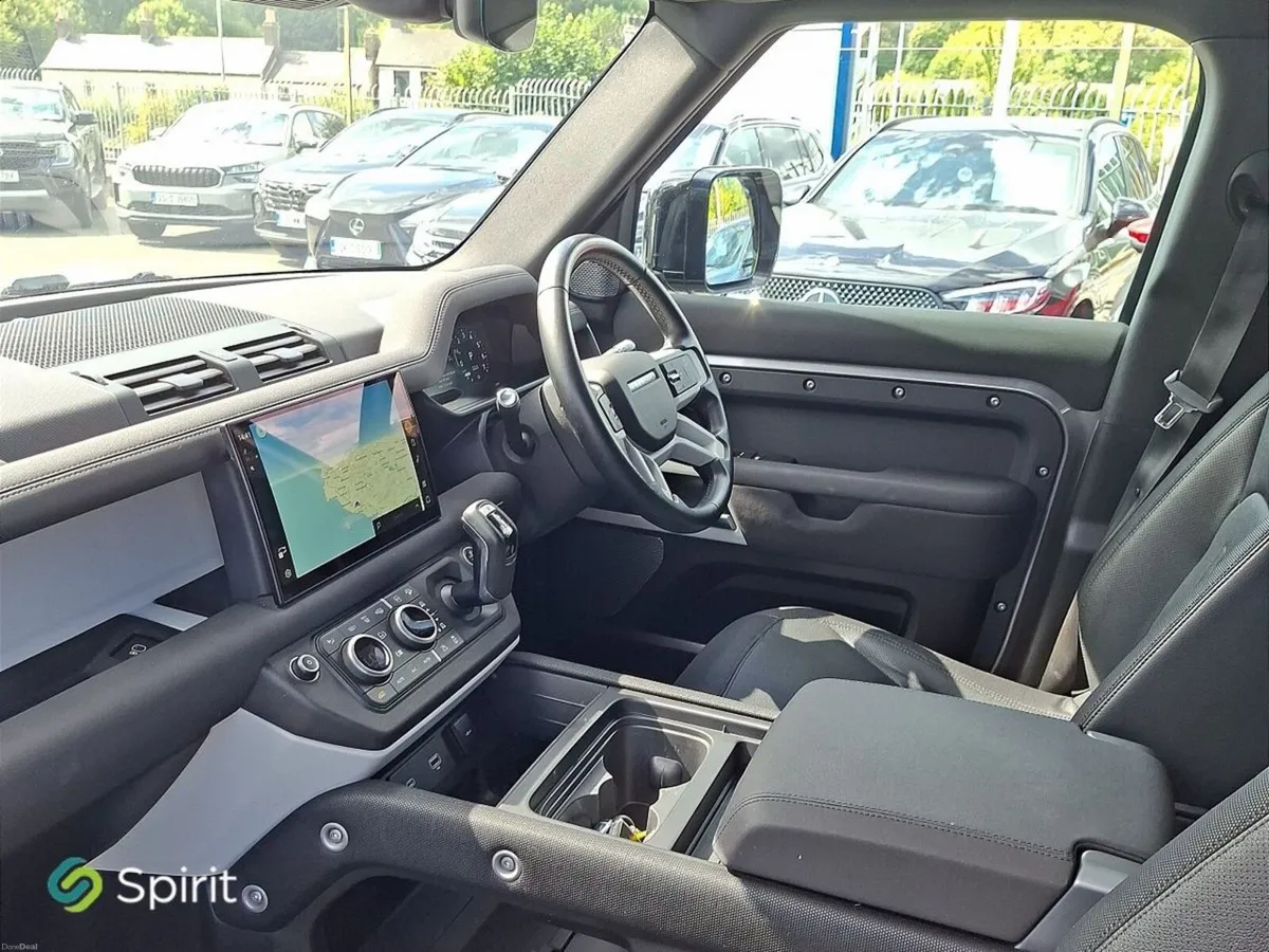 Land Rover Defender X-Dynamic Se Phev - Image 3