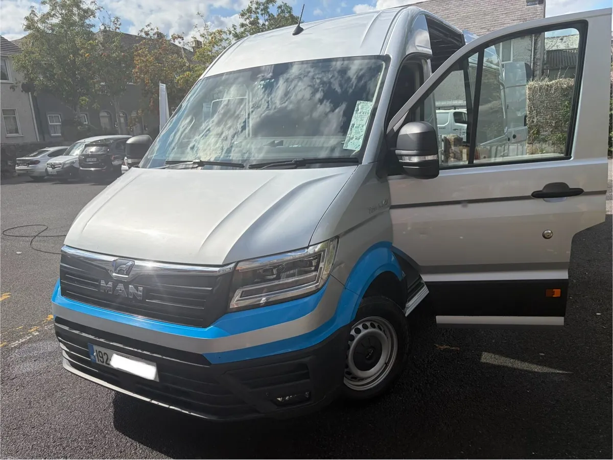 Man van 2019 - Image 2