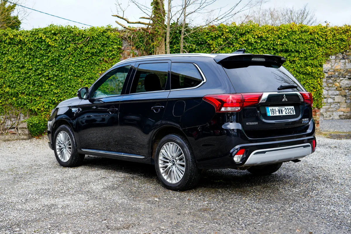 2019 Mitsubishi Outlander 2.4 Petrol PHEV - Image 3