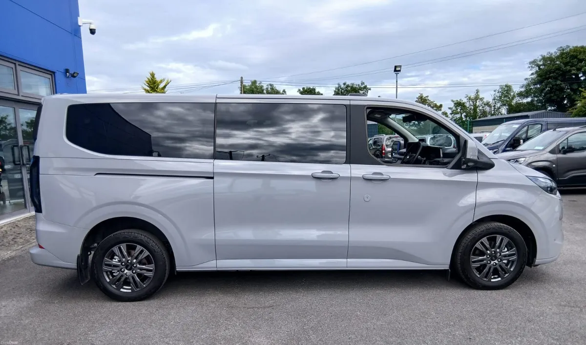 Ford Tourneo Custom Taxi 2026 - Image 4