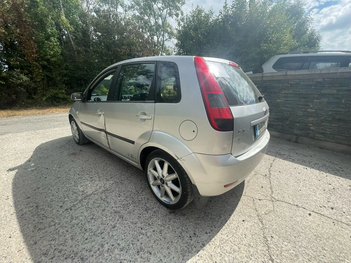 Ford fiesta - Image 4
