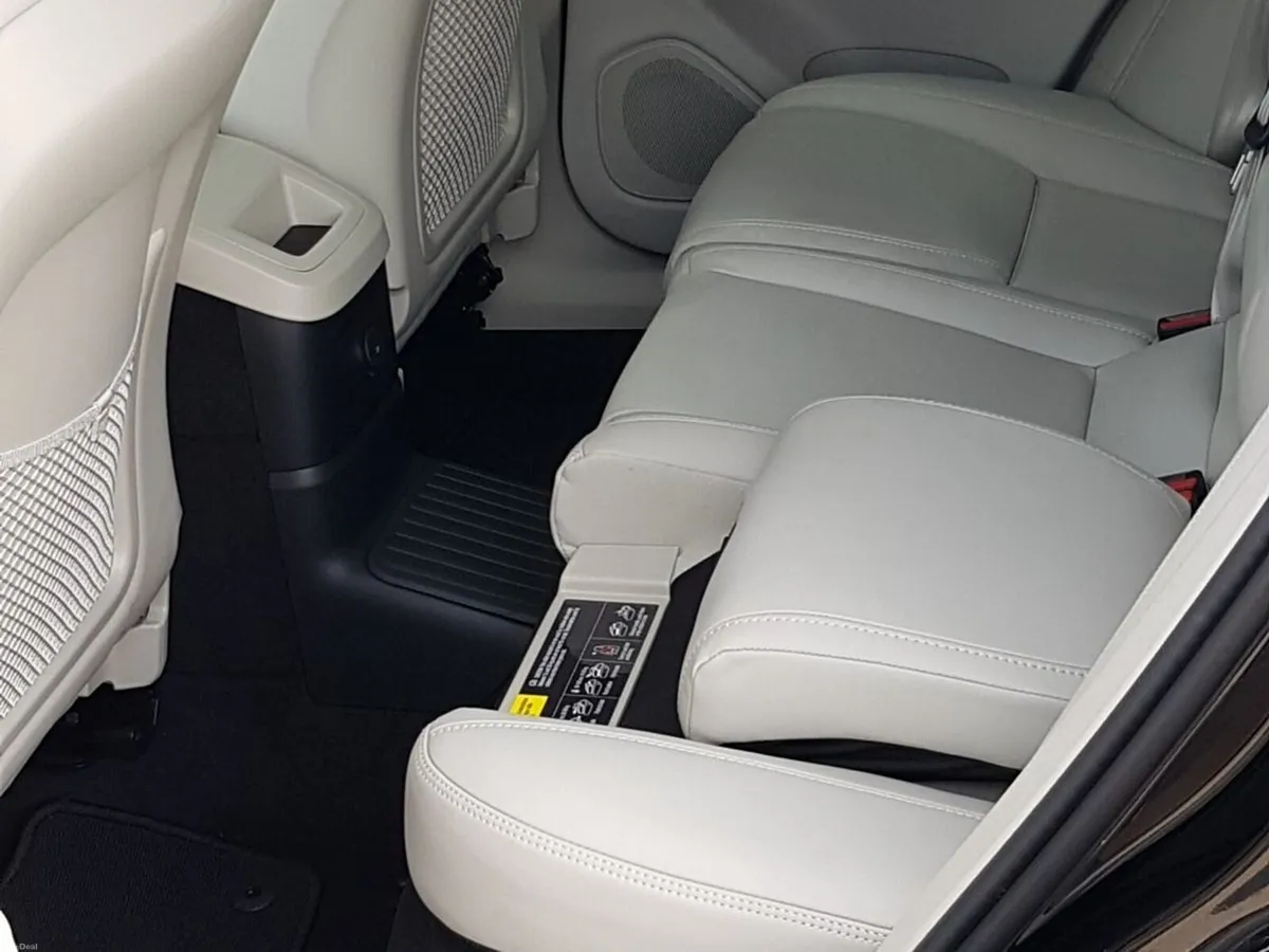 Volvo XC60 T6 PHEV AWD ULTRA - Image 6