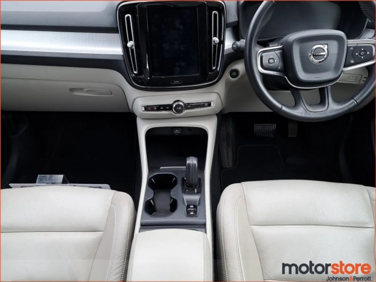 Volvo XC40 D4 AWD AUTO MOMENTUM - 1 OWNER - Image 4