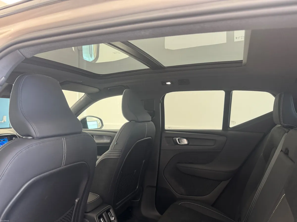 Volvo XC40 2023 - Image 3