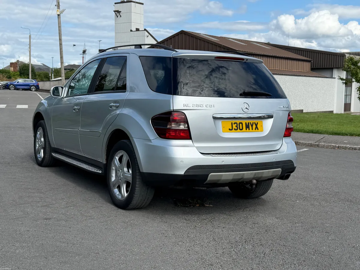 ABSOLUTELY IMMACULATE MERCEDES ML280 - Image 5