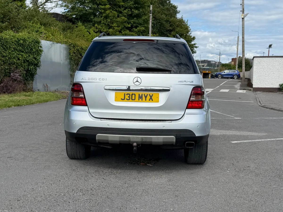 ABSOLUTELY IMMACULATE MERCEDES ML280 - Image 6