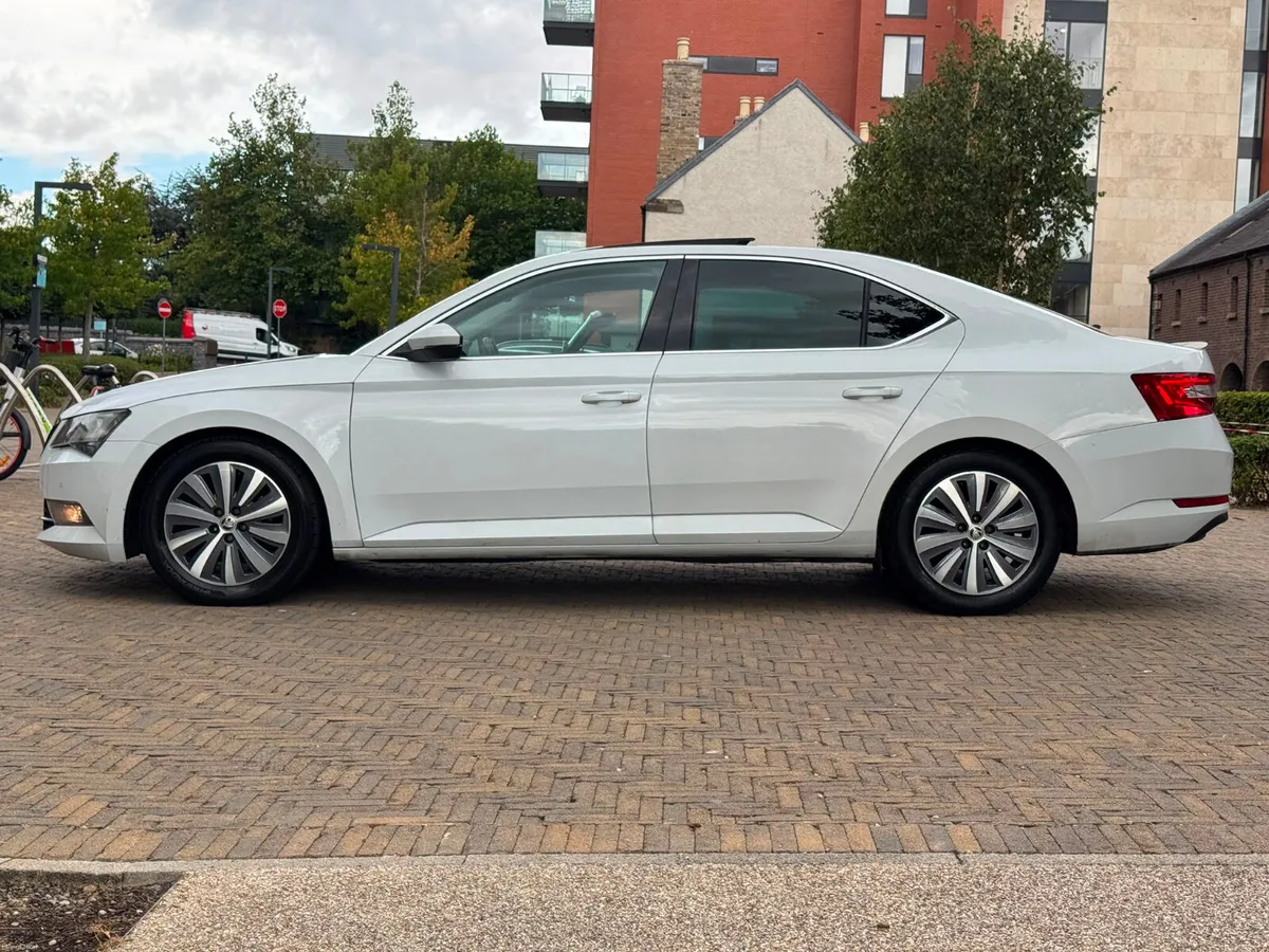 Skoda Superb 2018 - Image 5