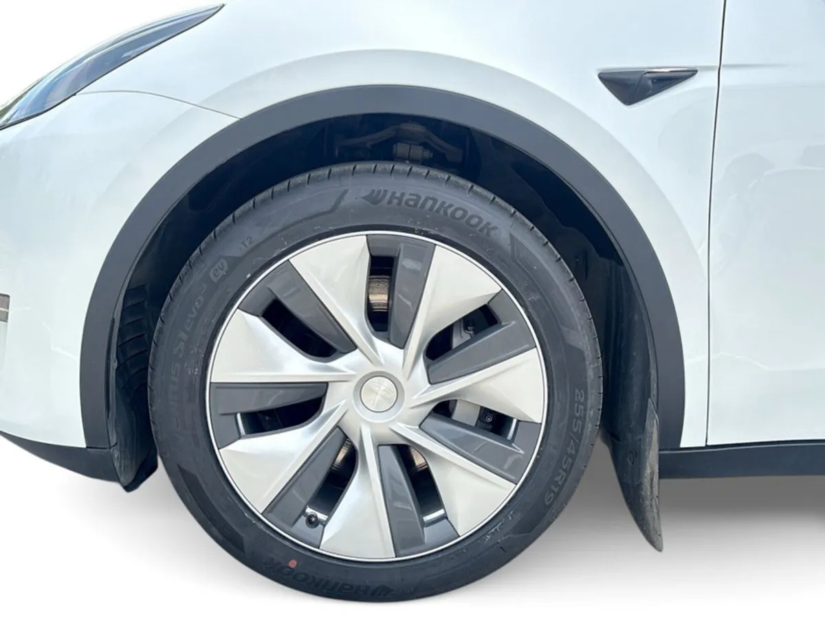 Tesla Model Y LONG RANGE AWD - Image 4