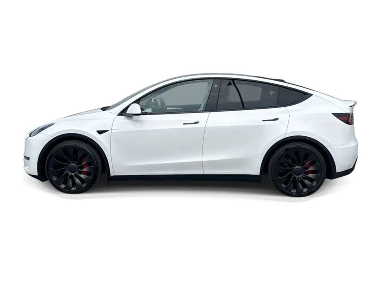 Tesla Model Y PERFORMANCE AWD - Image 6