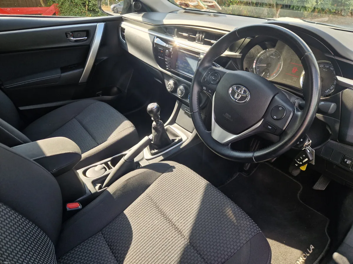 Toyota Corolla PETROL LUNA 2015 - Image 5
