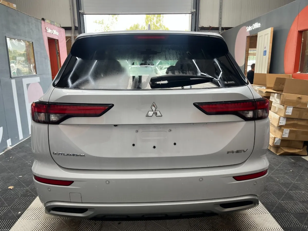 Mitsubishi Outlander 2023 MITSUBISHI OUTLANDER PHE - Image 4