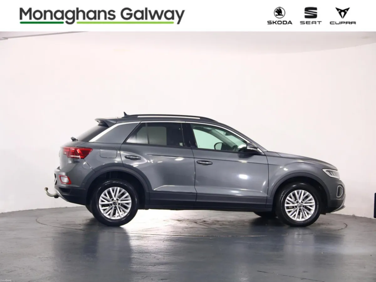 Volkswagen T-Roc LIFE 2.0 TDI MANUAL 6SPEED FWD 11 - Image 2