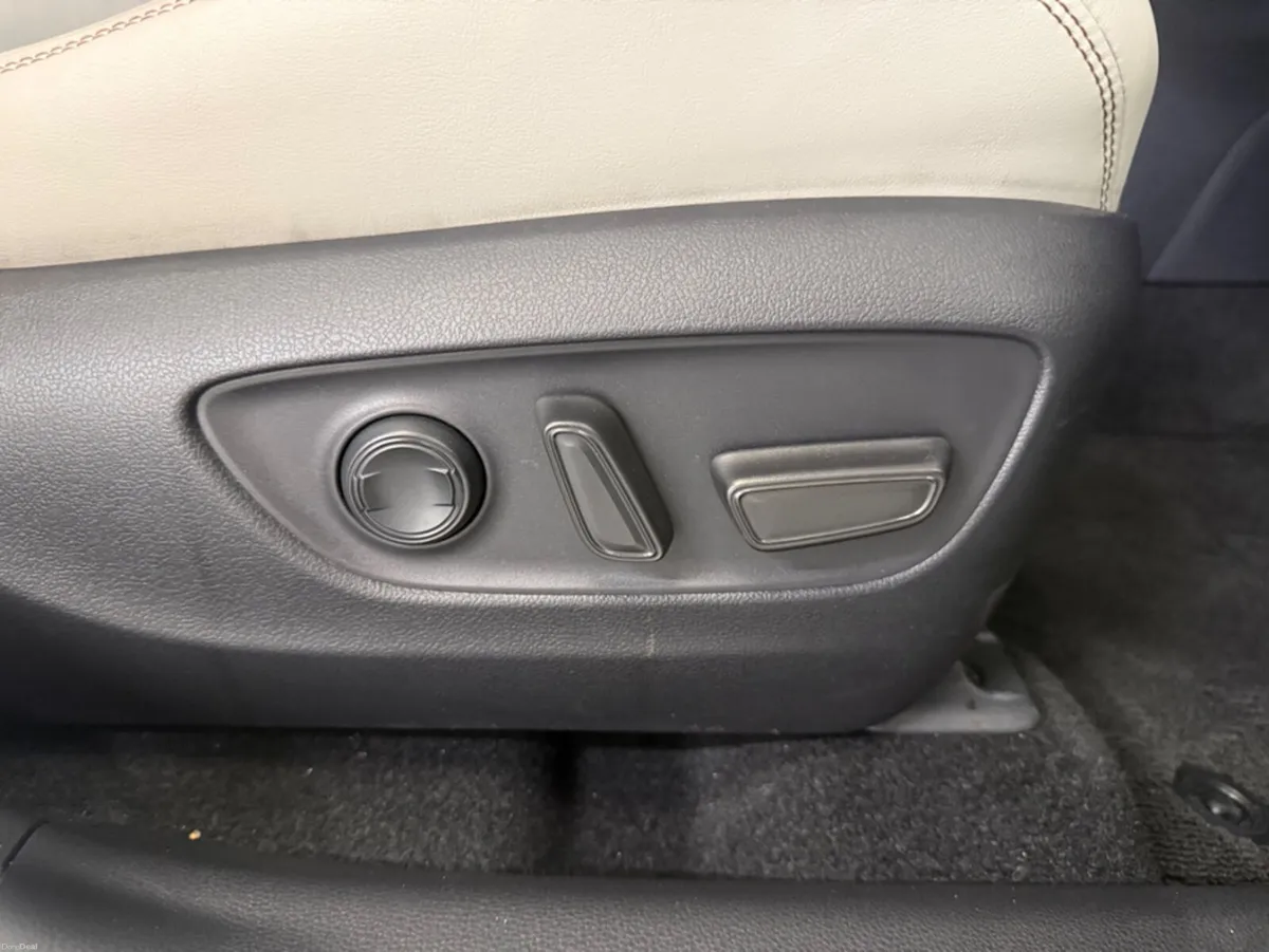 Toyota RAV4 **2 KEYS **LANE ASSIST  **BLIND SPOT A - Image 6
