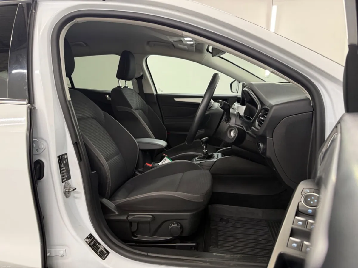Ford Focus ZETEC 1.5 TDCI 120PS 6SPEED 4DR - Image 5