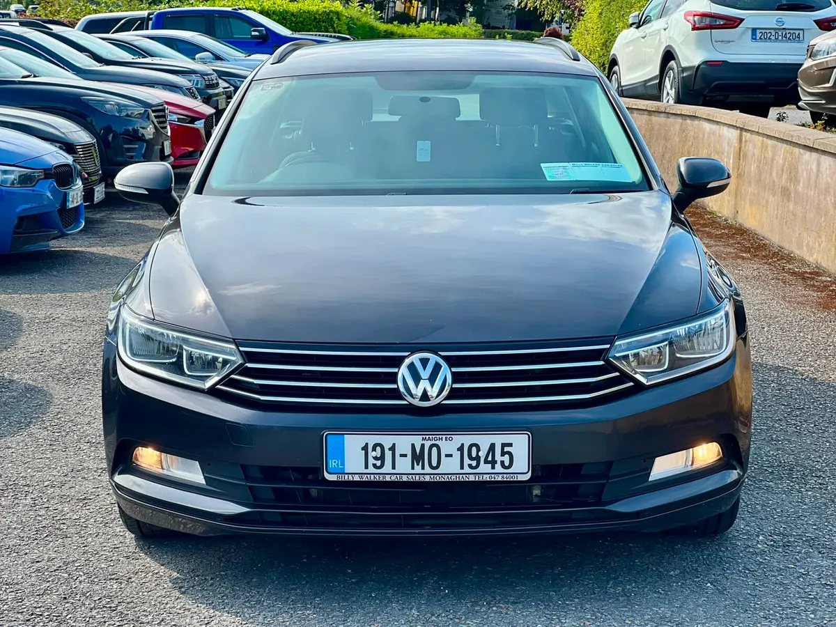Volkswagen Passat 2019 - Image 3