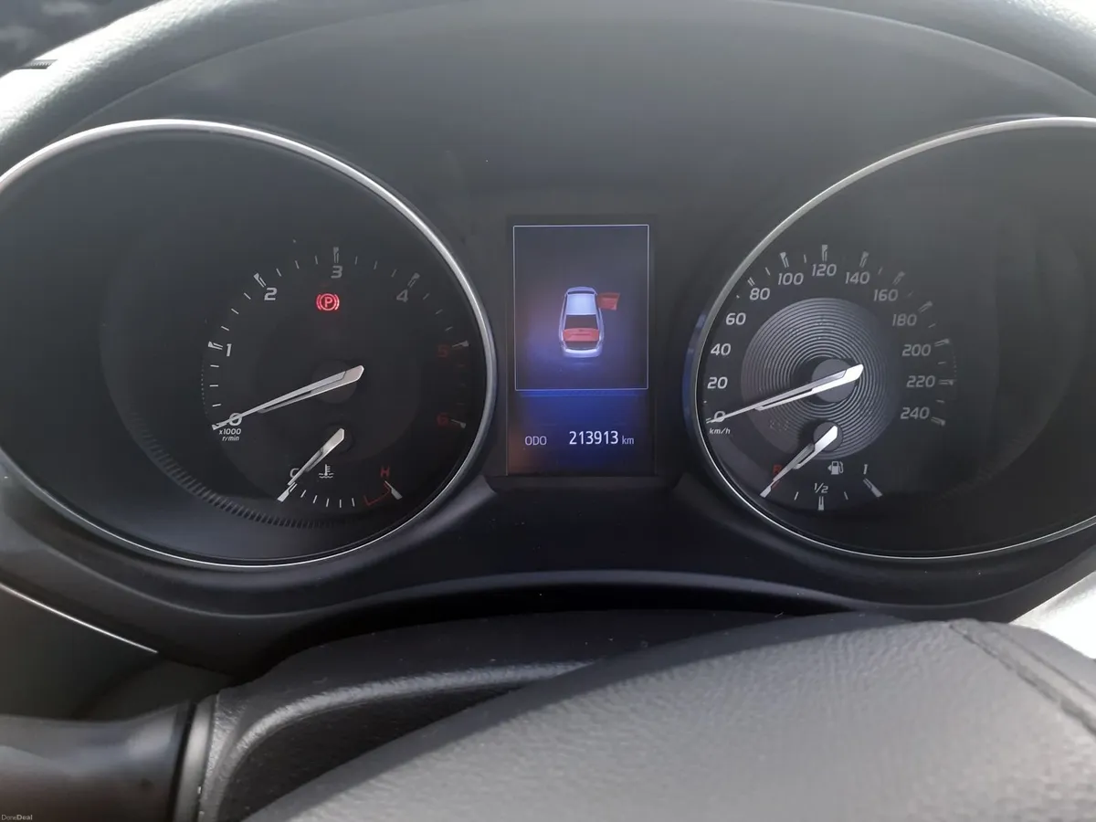 Toyota Avensis 2017 - Image 2