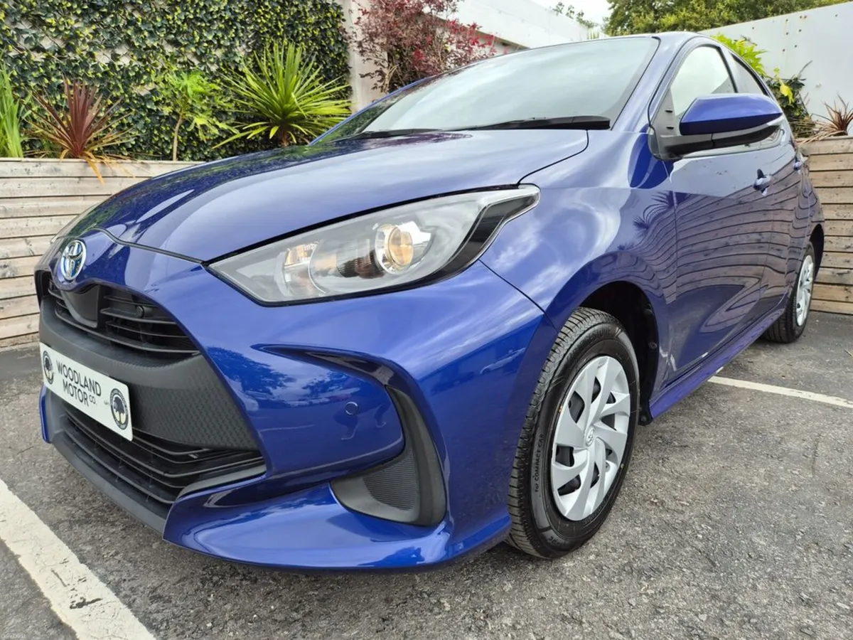 Toyota Yaris 1.5 HYBRID / X SPEC / LOW MILEAGE / T - Image 1