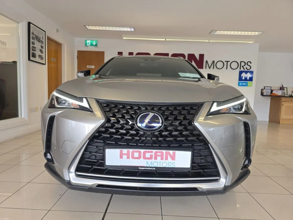 Lexus UX Hybrid Dynamic Automatic - Image 2