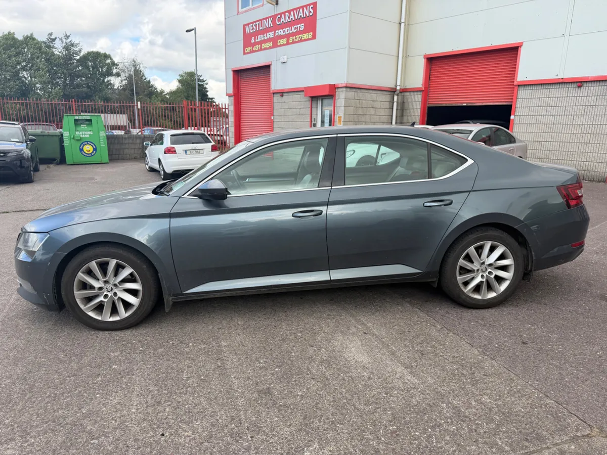 2017 Skoda Superb - Image 4