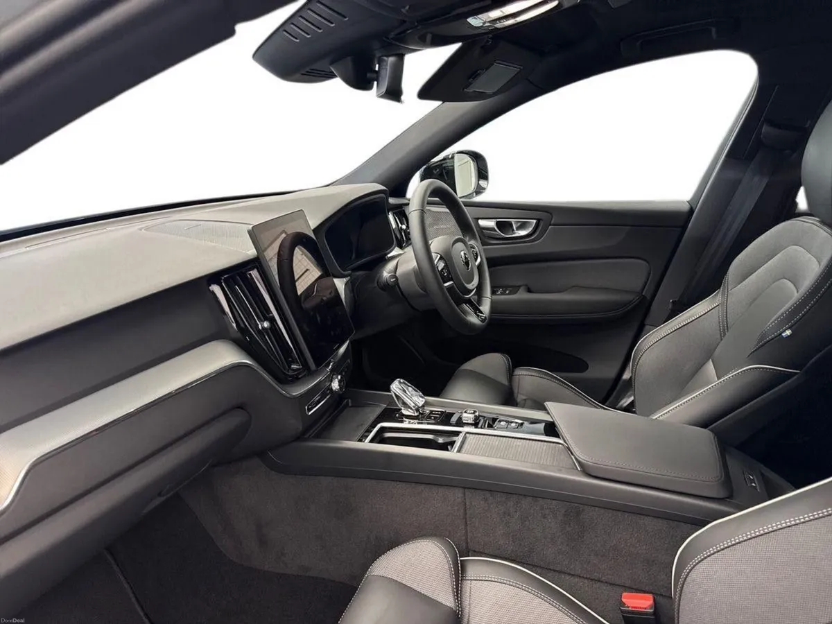 Volvo XC60 T6 AWD BLACK EDITION *FREE SERVICE PLAN - Image 5