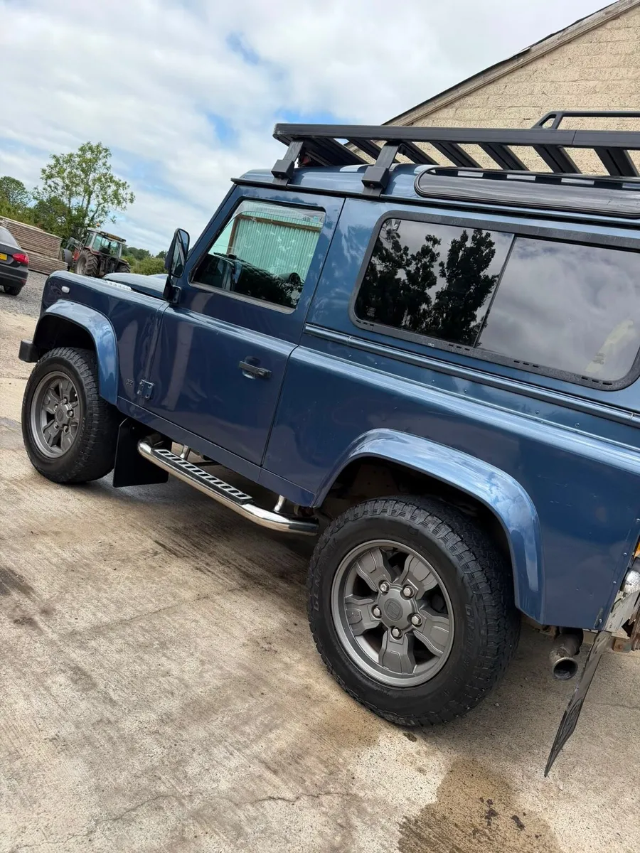 Land Rover Defender - Image 1