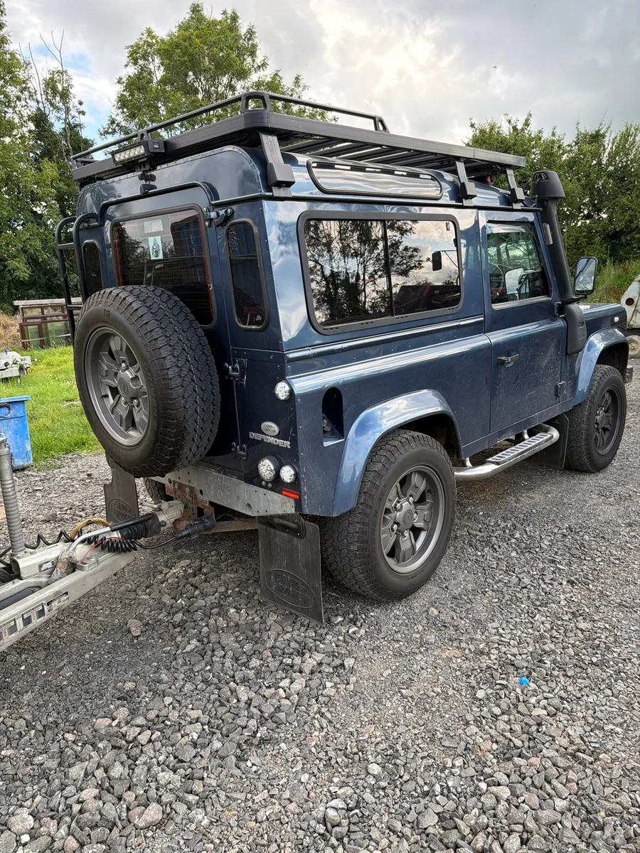 Land Rover Defender - Image 5