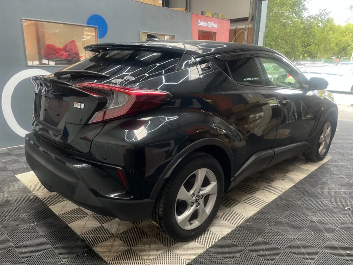 Toyota C-HR 2019 TOYOTA C-HR S LED PACKAGE 1.8 AUT - Image 3