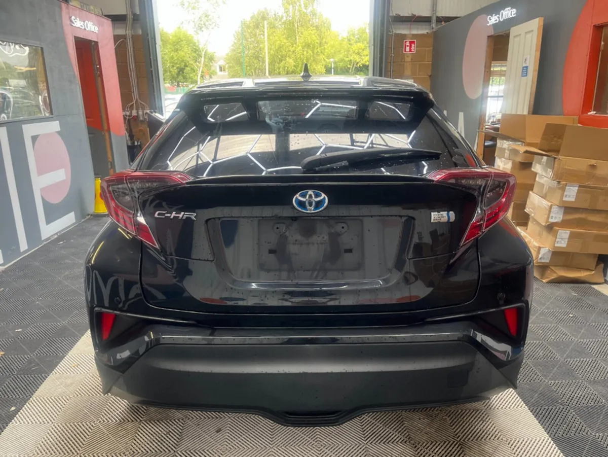 Toyota C-HR 2019 TOYOTA C-HR S LED PACKAGE 1.8 AUT - Image 4