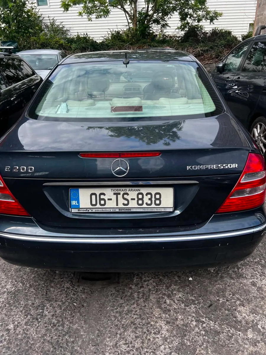 Mercedes E 200 - Image 4