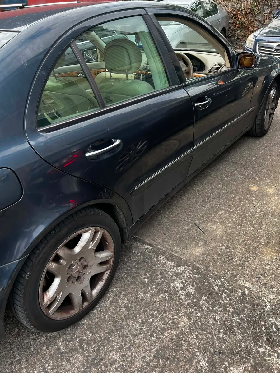 Mercedes E 200 - Image 2