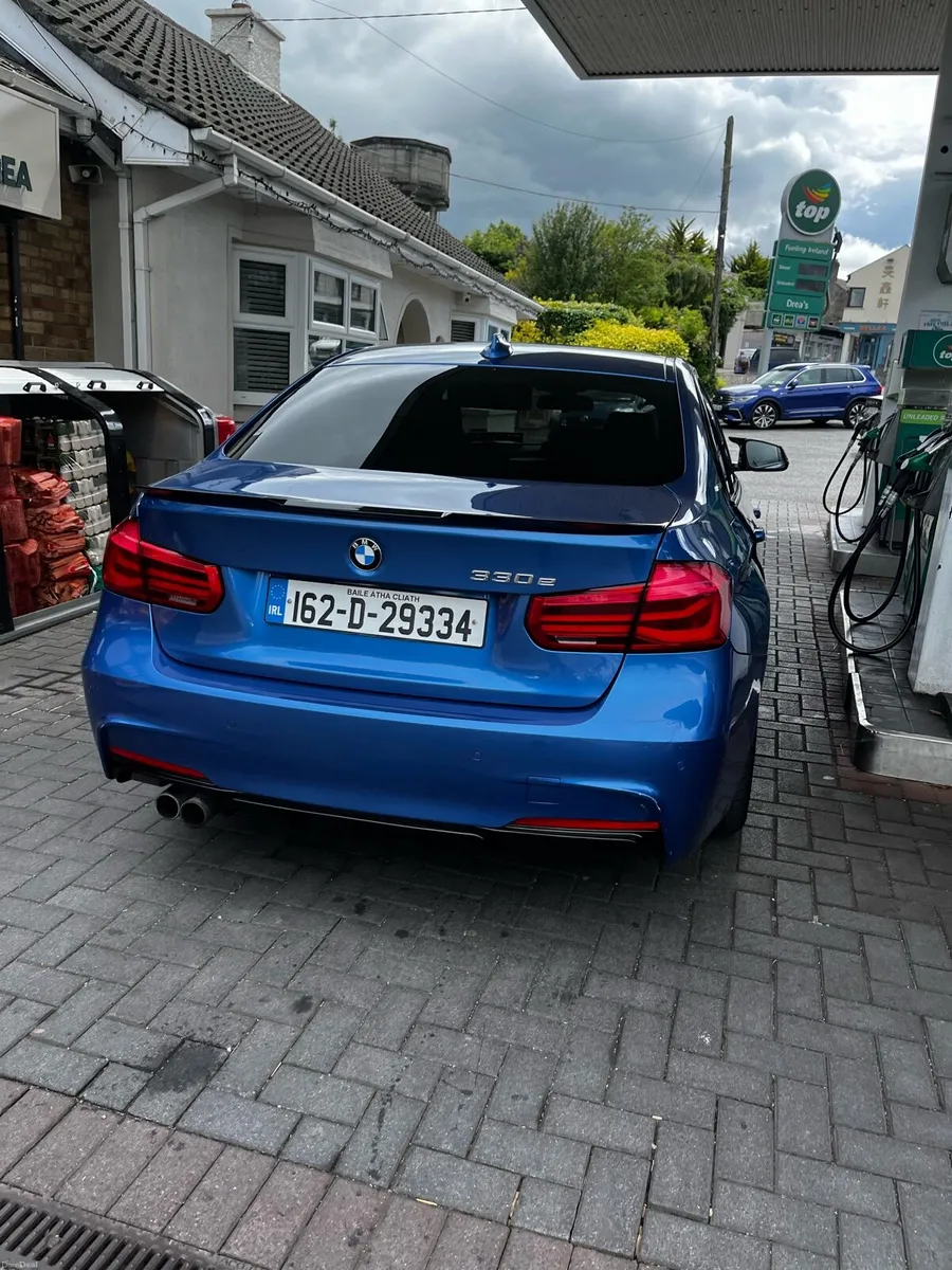 BMW 330e M SPORT - Image 2