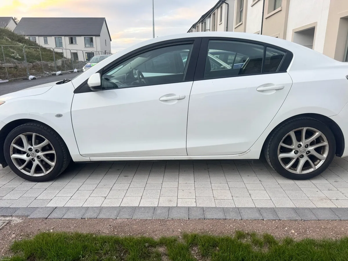 Mazda 3 - Image 2