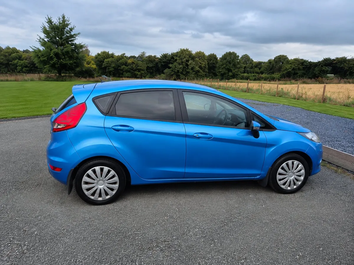 Ford Fiesta 1.4 Diesel 2010 - Image 2