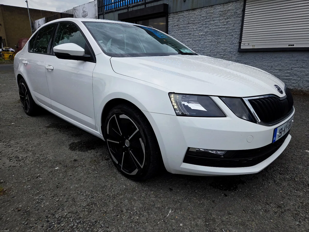 191 SKODA OCTAVIA New NCT Warranty AS NEW CAR - Image 3
