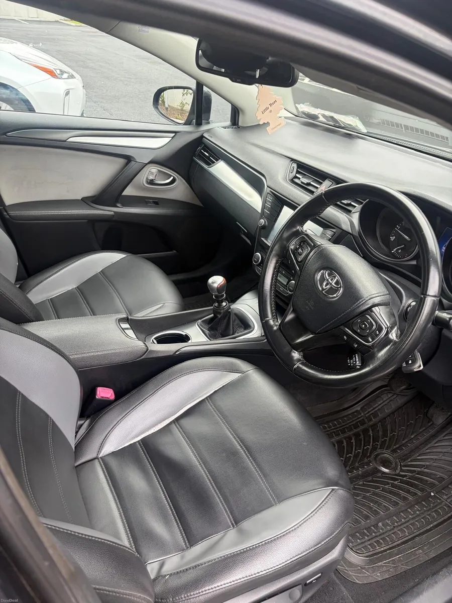 Toyota avensis luna 2016 - Image 6