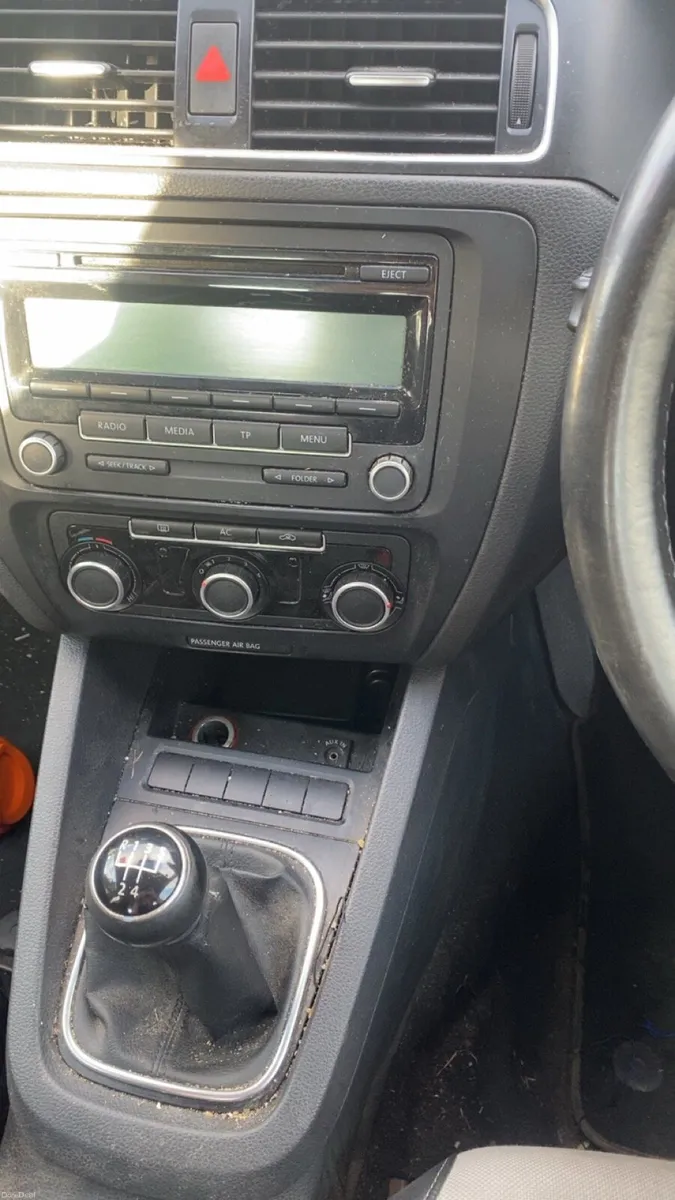 Volkswagen Jetta 2011 - Image 5