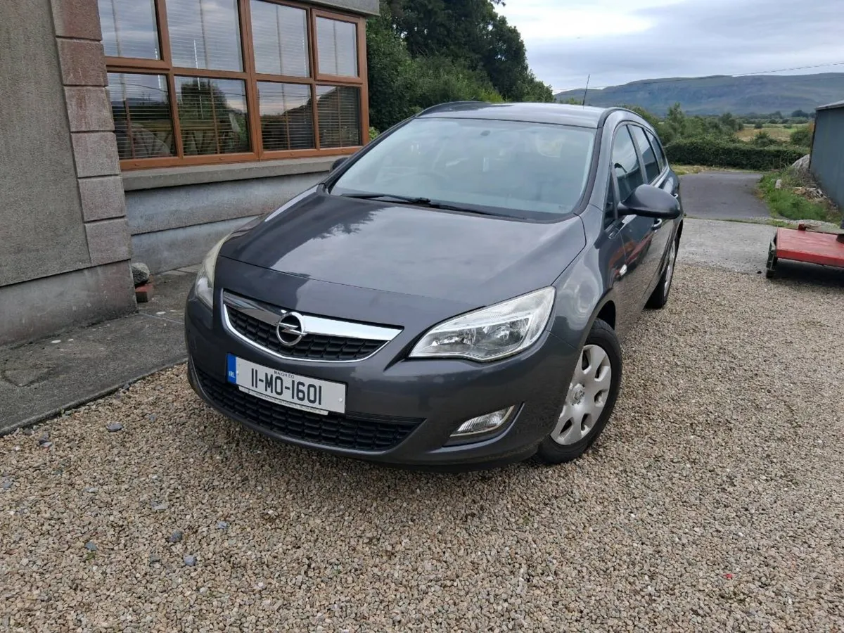 Opel Astra Diesel 2011 Estate NCT 9/27 2850 - Image 2