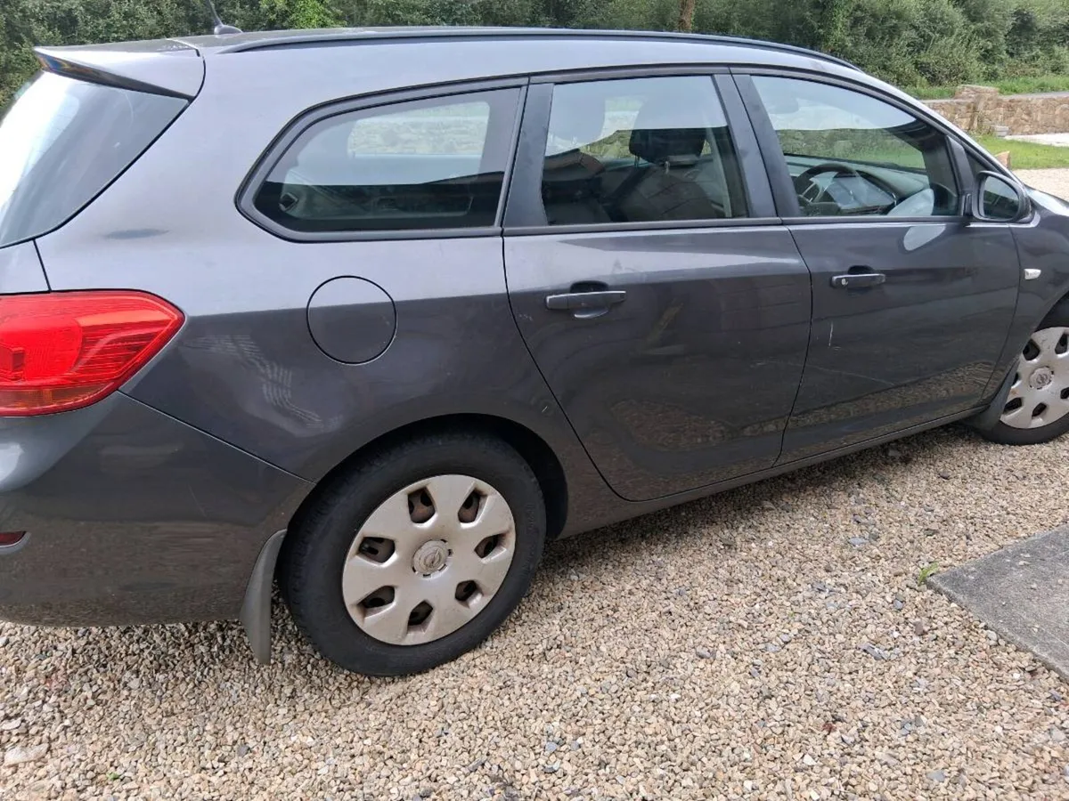 Opel Astra Diesel 2011 Estate NCT 9/27 2850 - Image 6